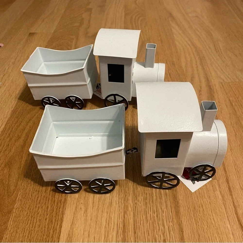 New Target Bullseye Small White Metal Train Perfect for Christmas Tiered Tray